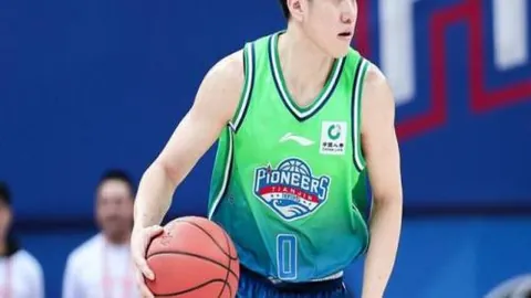 “快船遭挫仍坚定：三连败非绝境，信念坚如磐石”